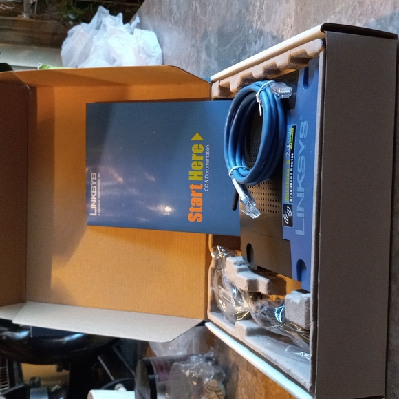 Linksys wireless-G Broadband router black and blue about 9 inches . - Picture 2 of 4